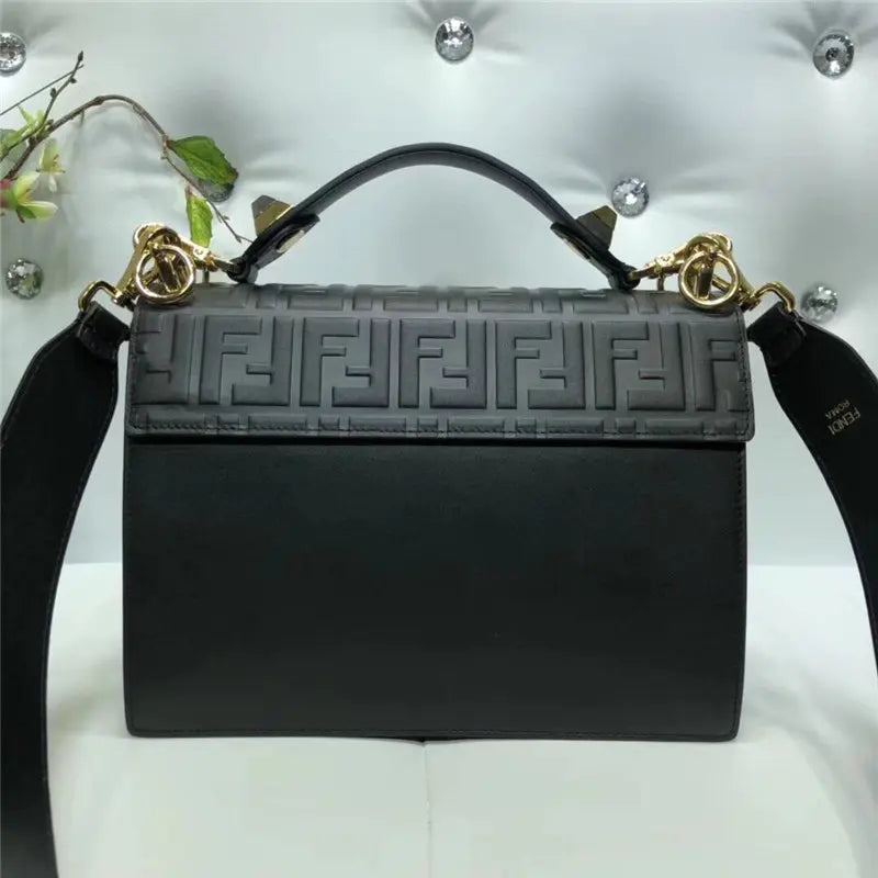 フェンディ カンユー ショルダーバッグ