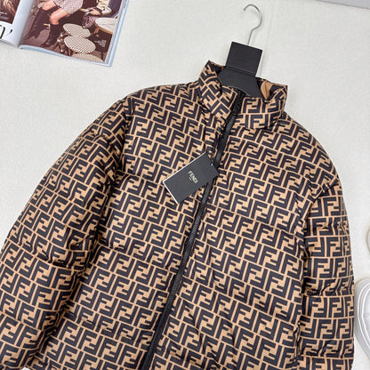 FENDI（フェンディ） 両面着可能ダウンジャケット ご好評に付き再入荷！