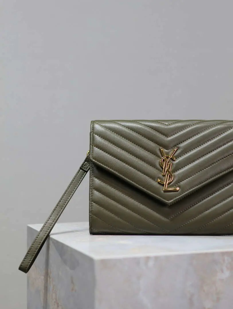 YSL カッサンドル マトラッセ ラムスキンレザー フラップポーチ 617662 V グリーン