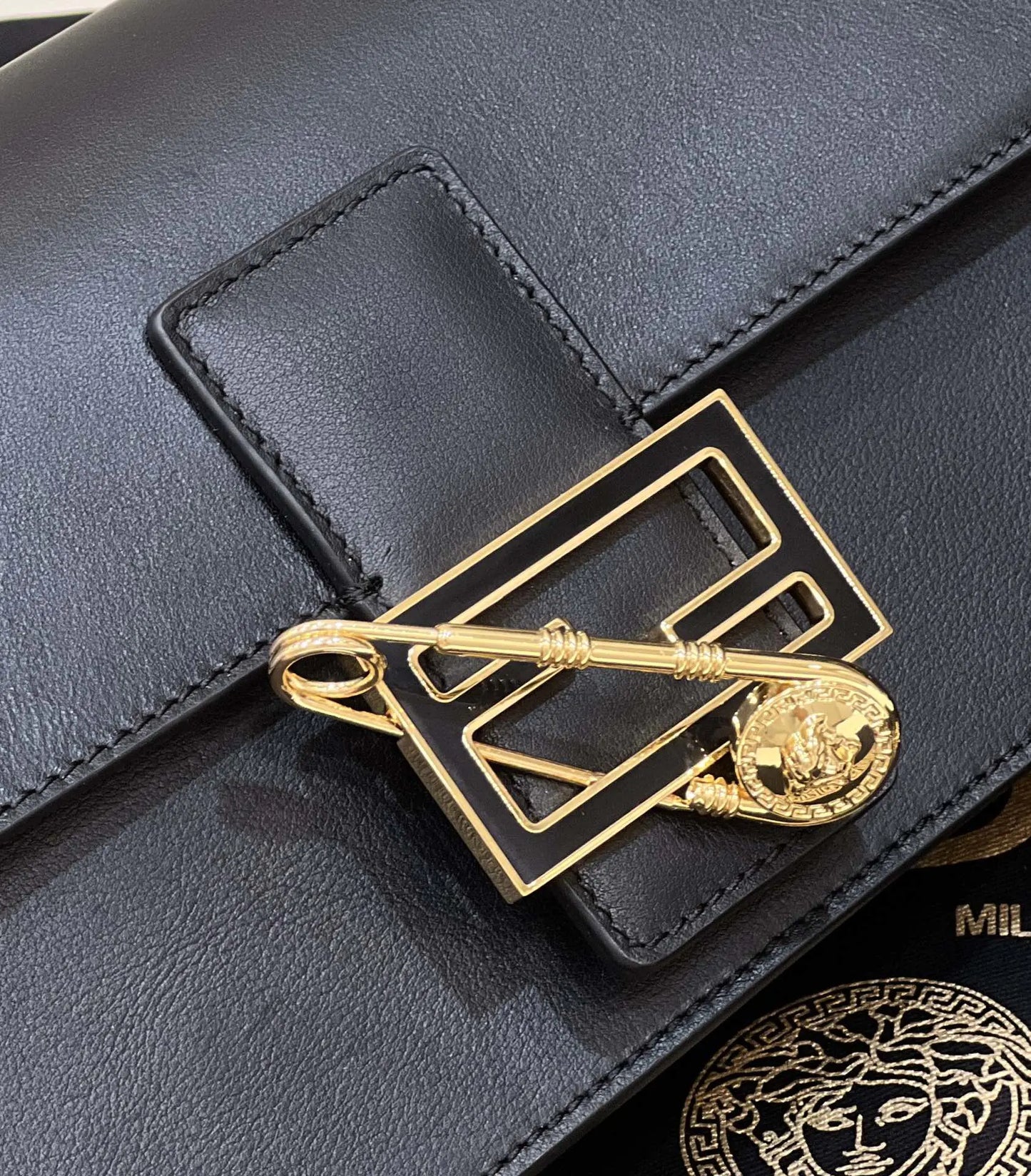 フェンディ×ヴァルサーチ