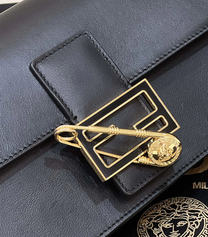 フェンディ×ヴァルサーチ