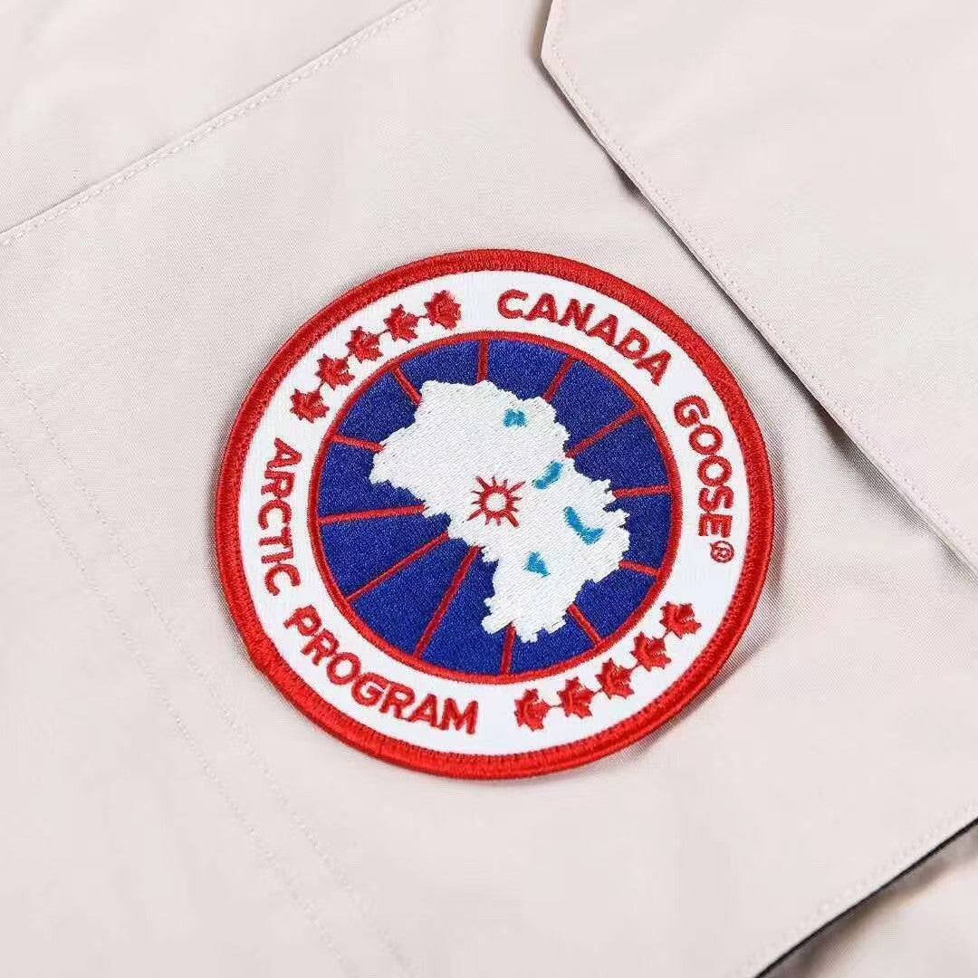 【Canada Goose】カナダグース 男女兼用、ご好評に付き再入荷！