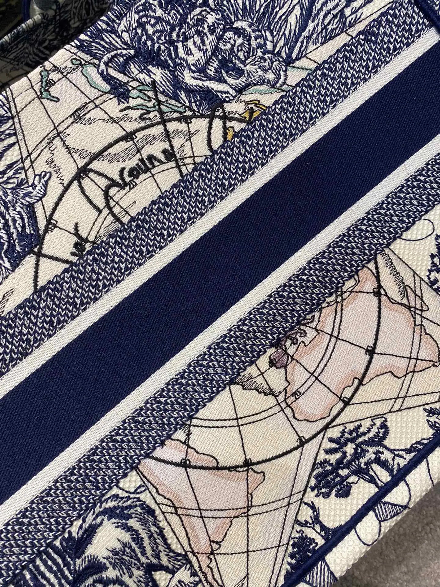 ディオール ブックトート