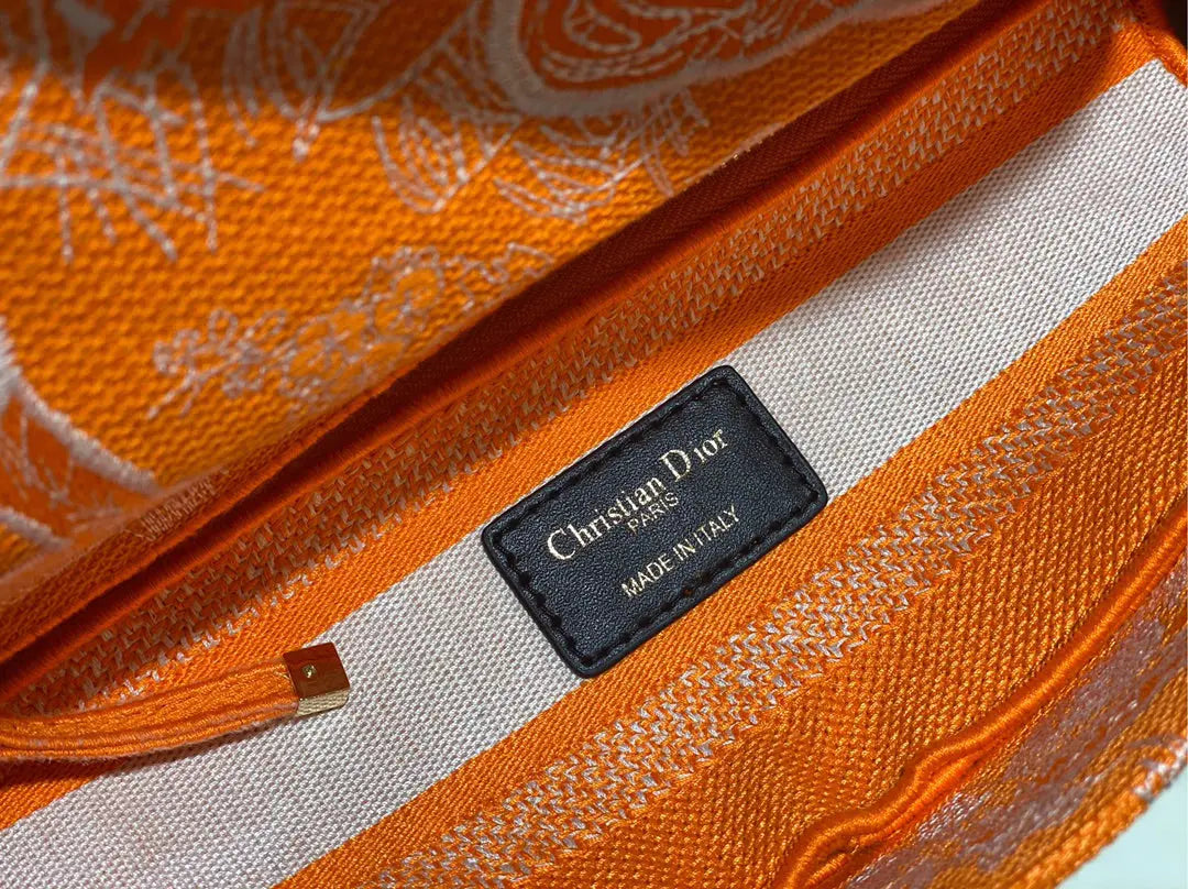 クリスチャン ディオール ミディアム レディ D ライト バッグ