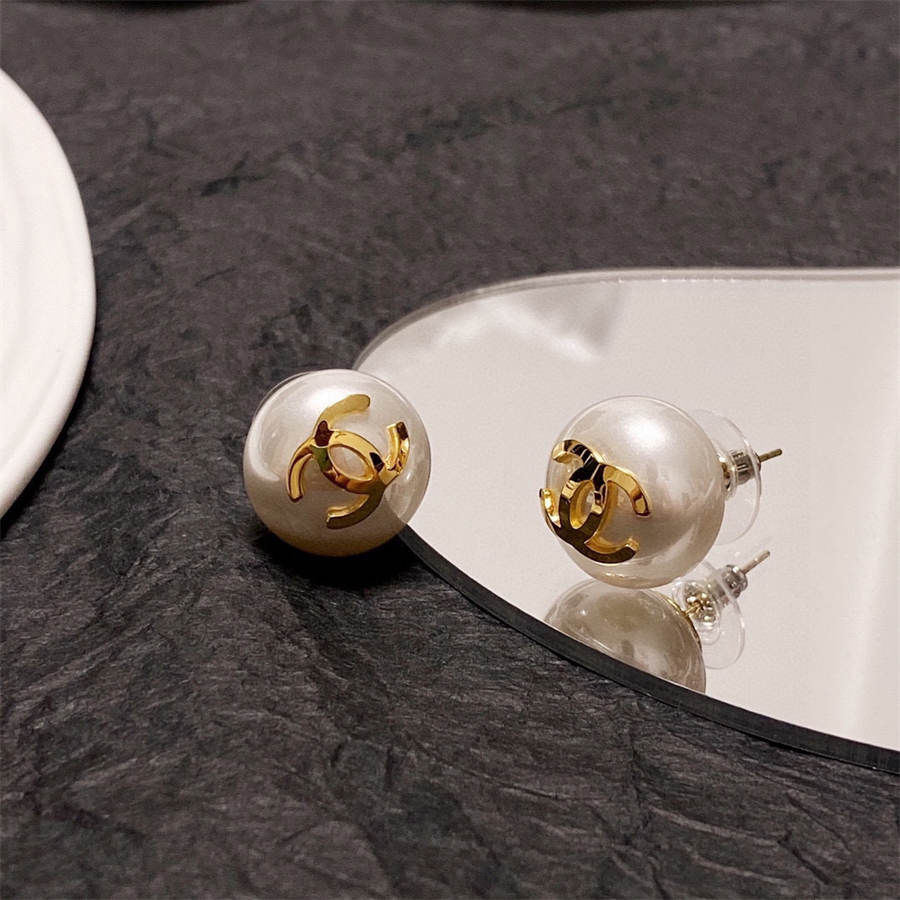 シャネルのパールイヤリング