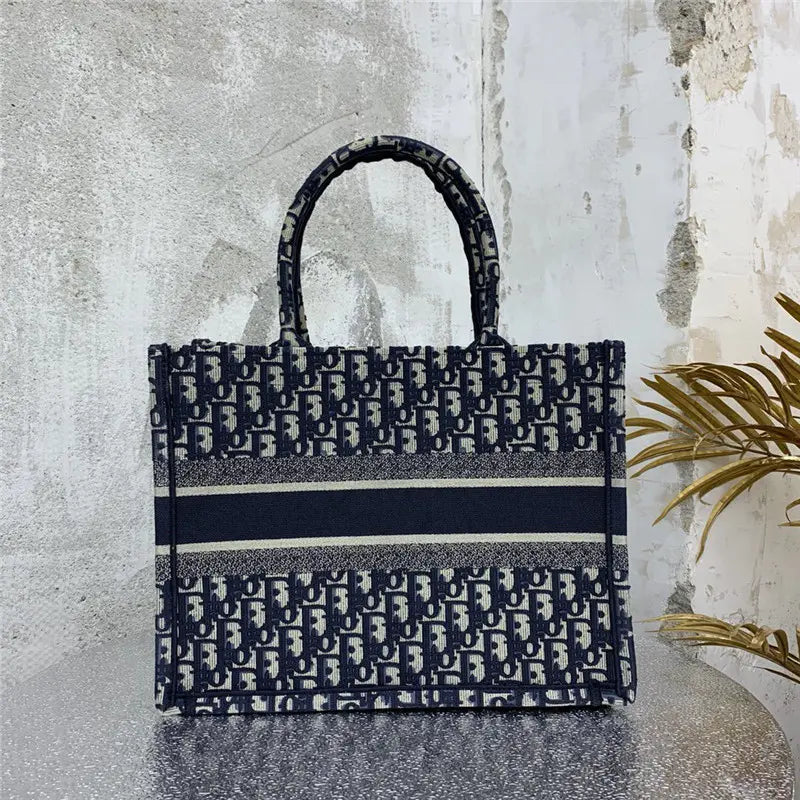 ブルーのディオール オブリーク エンブロイダリー ディオール ブック トート