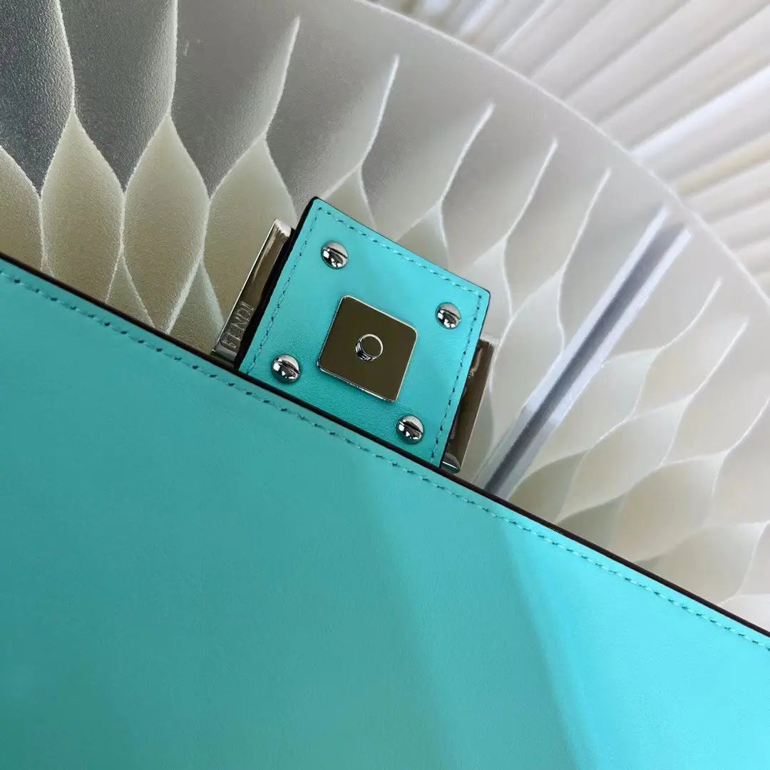 フェンディ x ティファニー ティファニーブルーTMレザーバゲットバッグ