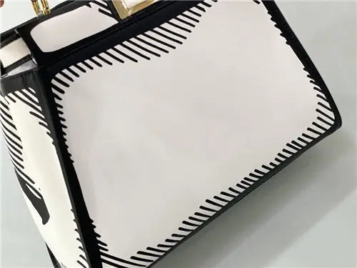 フェンディ ピーカブー アイコニック ミディアムバッグ