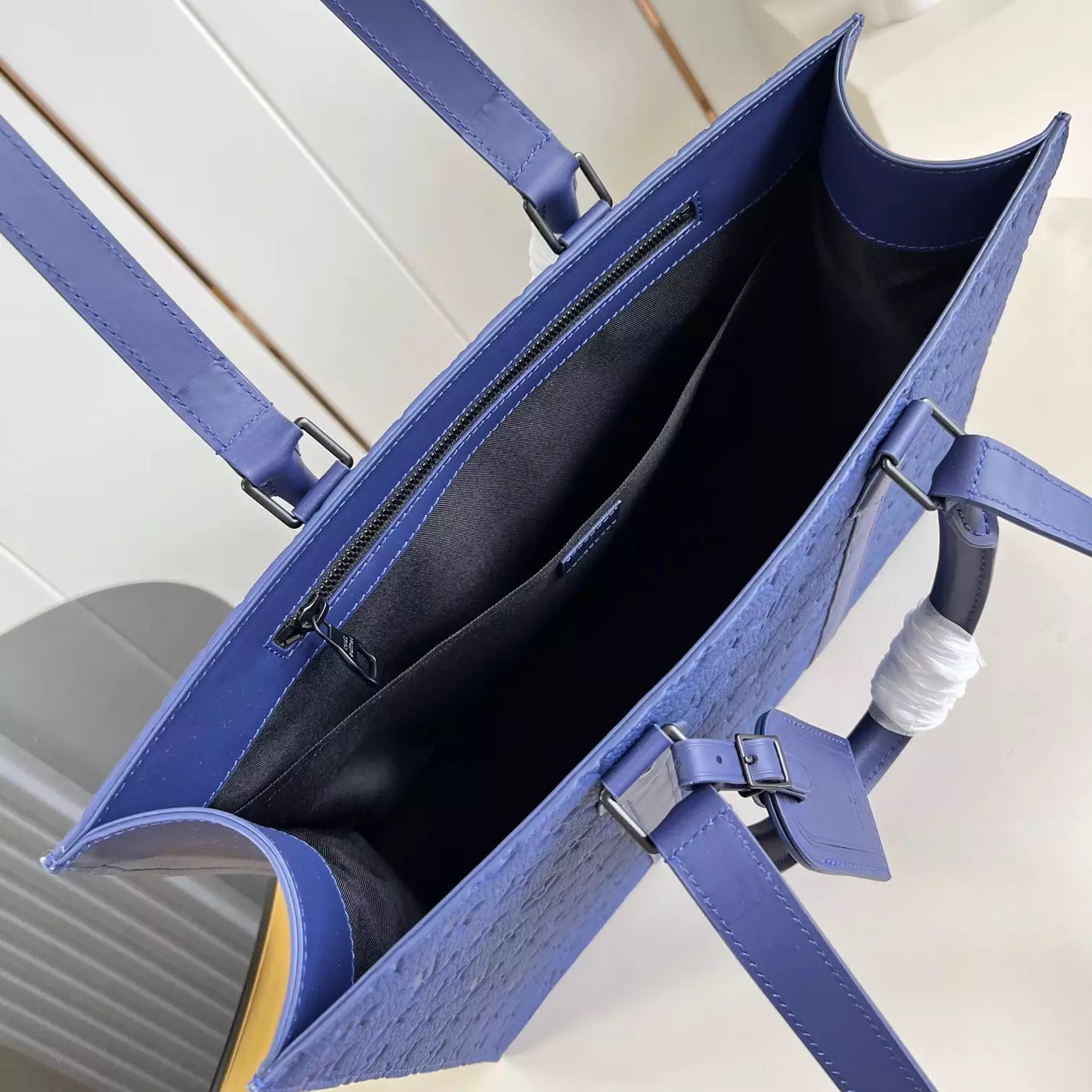 24H フラットバッグ サファイア トリヨン モノグラムレザー M11690 – LW328