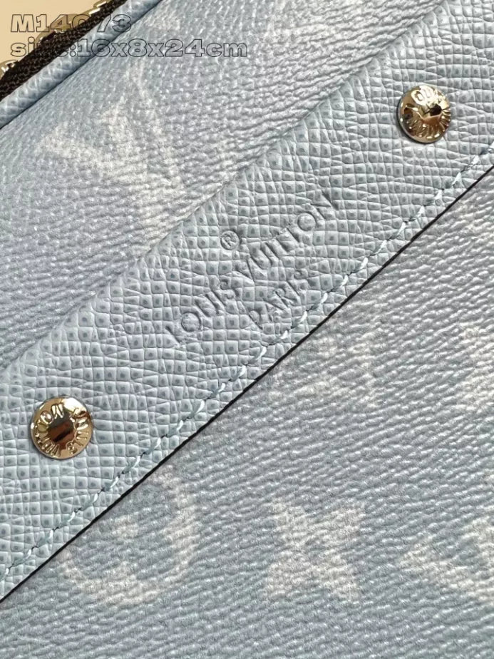 アルファ メッセンジャーバッグ スカイブルー モンゴラムキャンバス M14073 – LW280