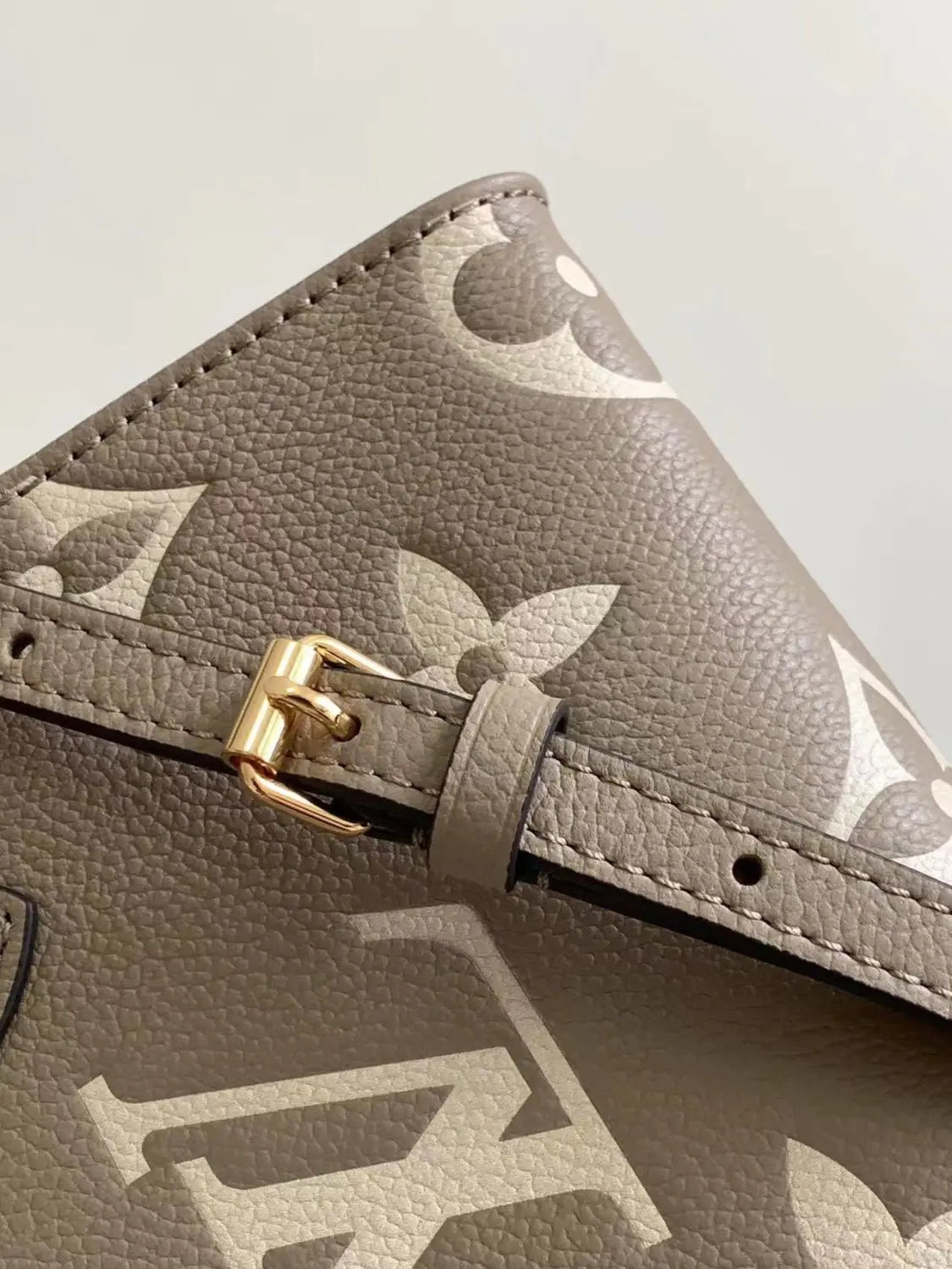 ルイ・ヴィトン M47054 オンザゴー BB