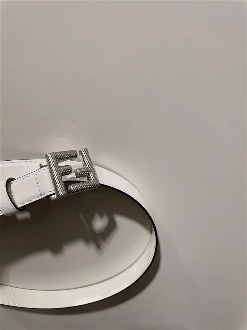 フェンディの新作カーフスキンベルト