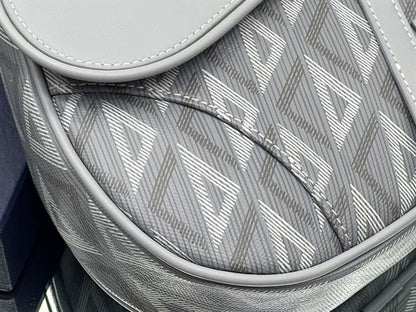 ディオール ミニ サドルバッグ グレー CD ダイヤモンド キャンバス＆スムースカーフスキン – DIO005