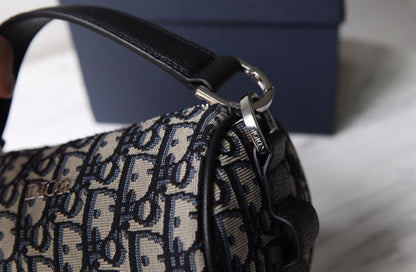 ディオール ミニ ローラー メッセンジャーバッグ – DIO036