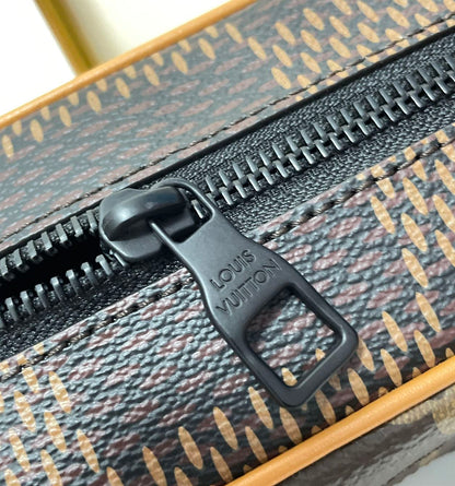 ルイ・ヴィトン ミニソフトトランク ダミエ・エベヌ – LVB070