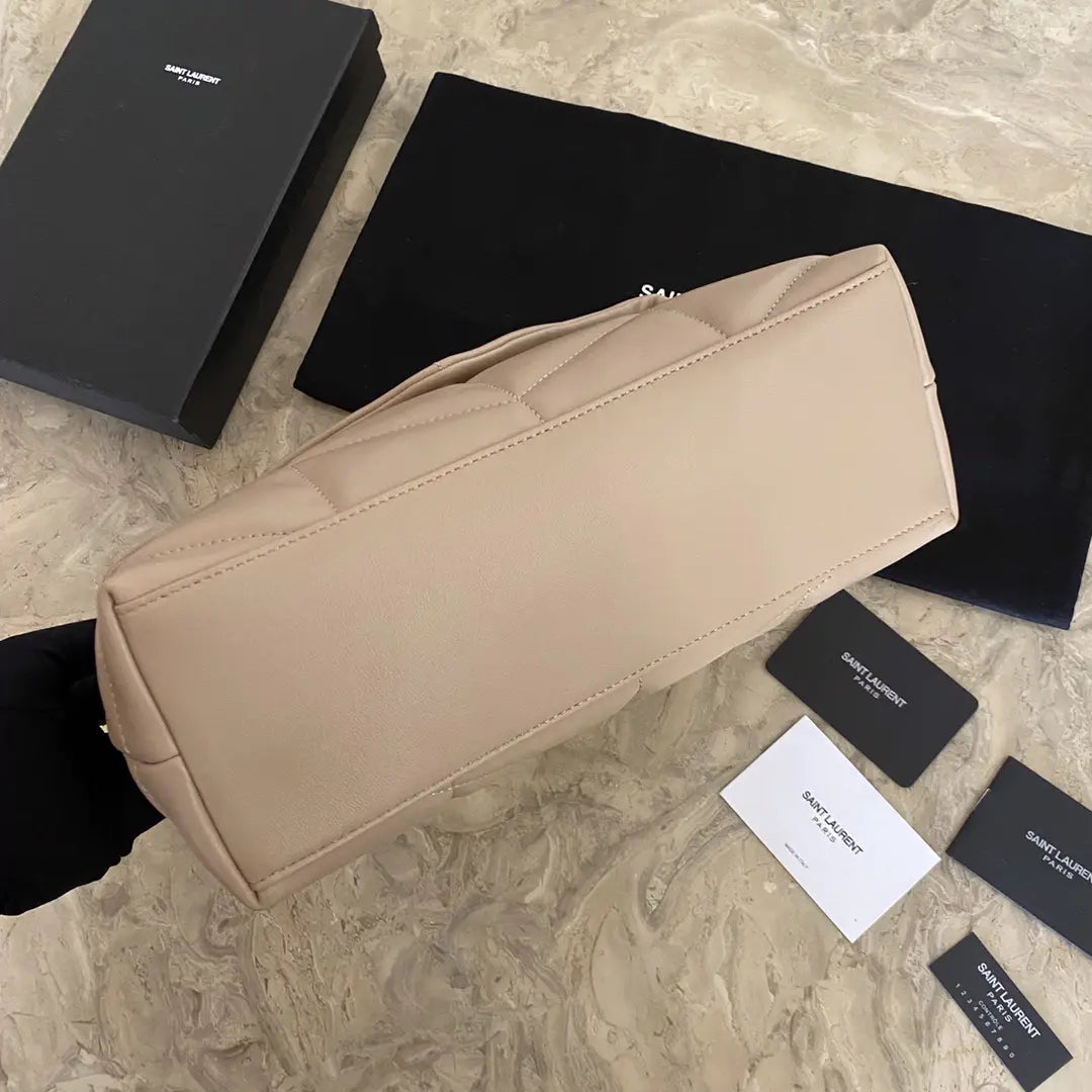 キルティングラムスキンのパファーミディアムバッグ