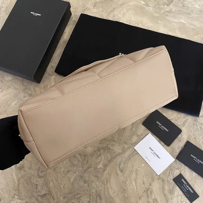 キルティングラムスキンのパファーミディアムバッグ