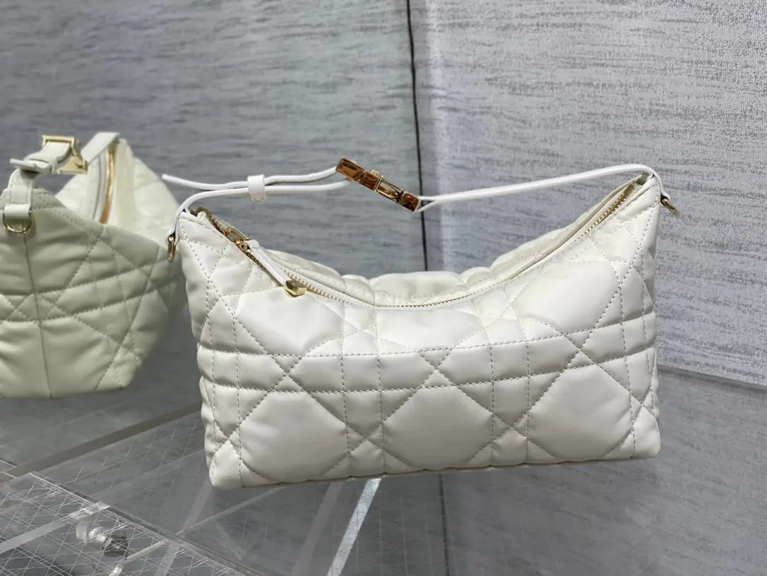 クリスチャン ディオール ミディアム トラベル ディオール ノマド ポーチバッグ