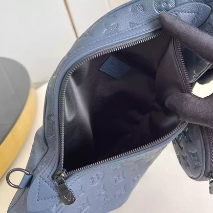 デュオ スリングバッグ ブルー モノグラム シャドウレザー M24467 – LW273