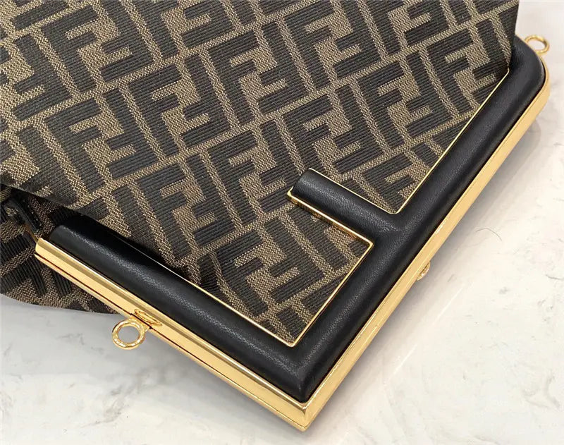 フェンディ FFロゴ ファーストバッグ