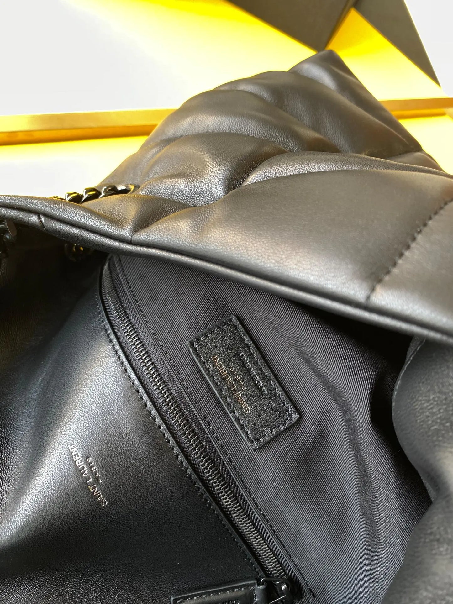 デニムとスムースレザーのパファーミディアムチェーンバッグ