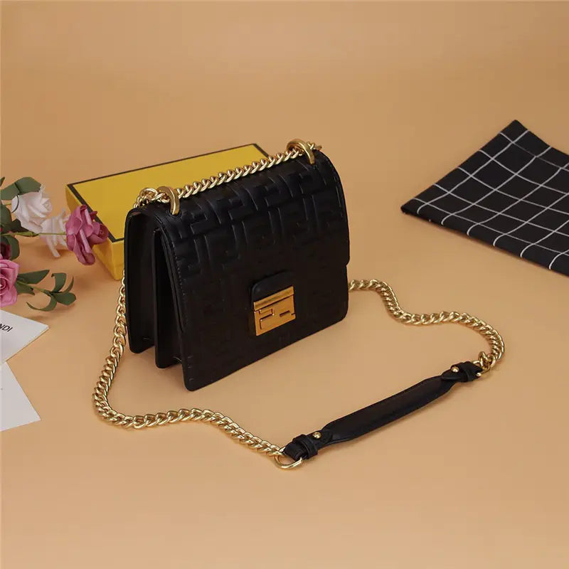 フェンディは小さい