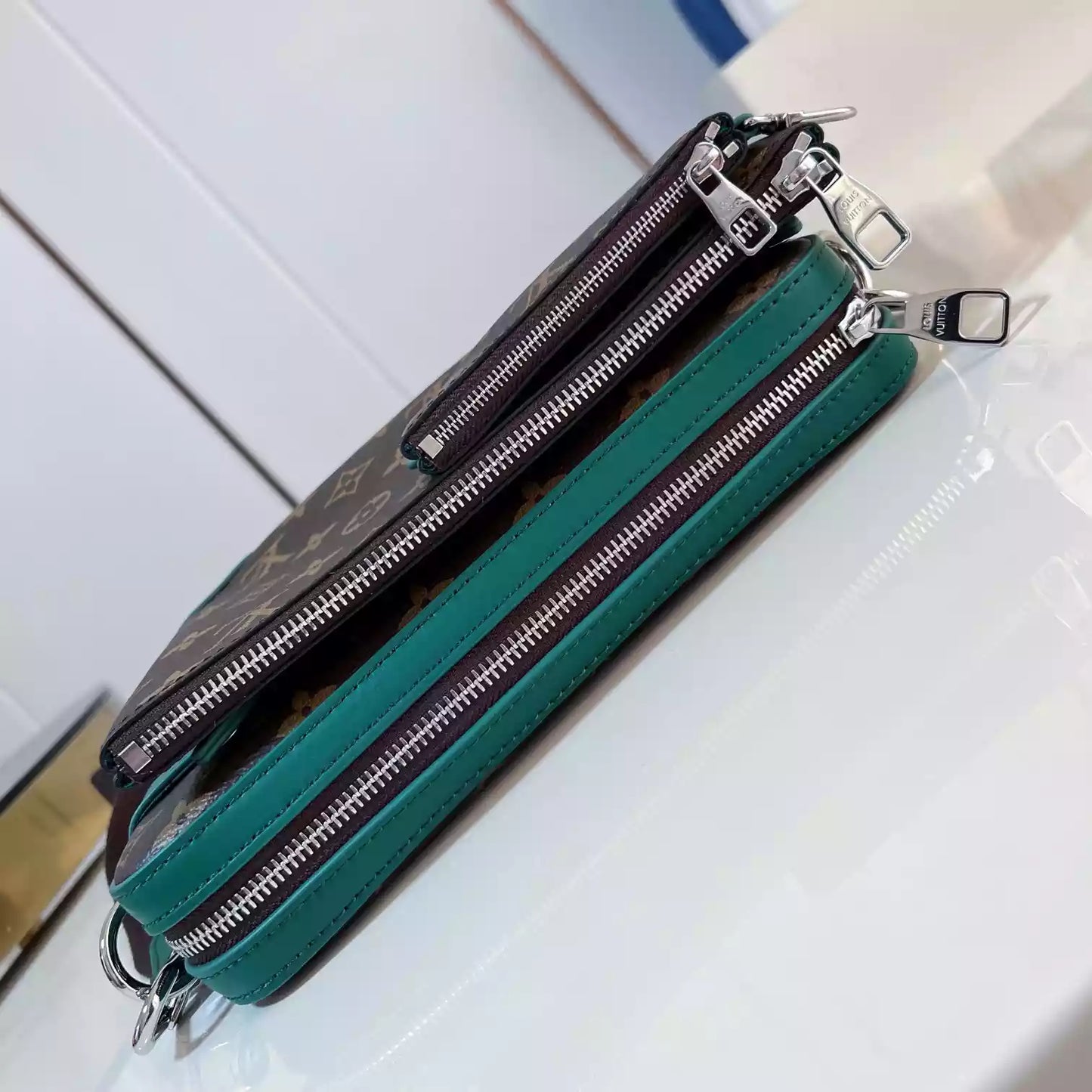 トリオ メッセンジャーバッグ ボルネオグリーン モノグラム マカッサル M12766 – LW294