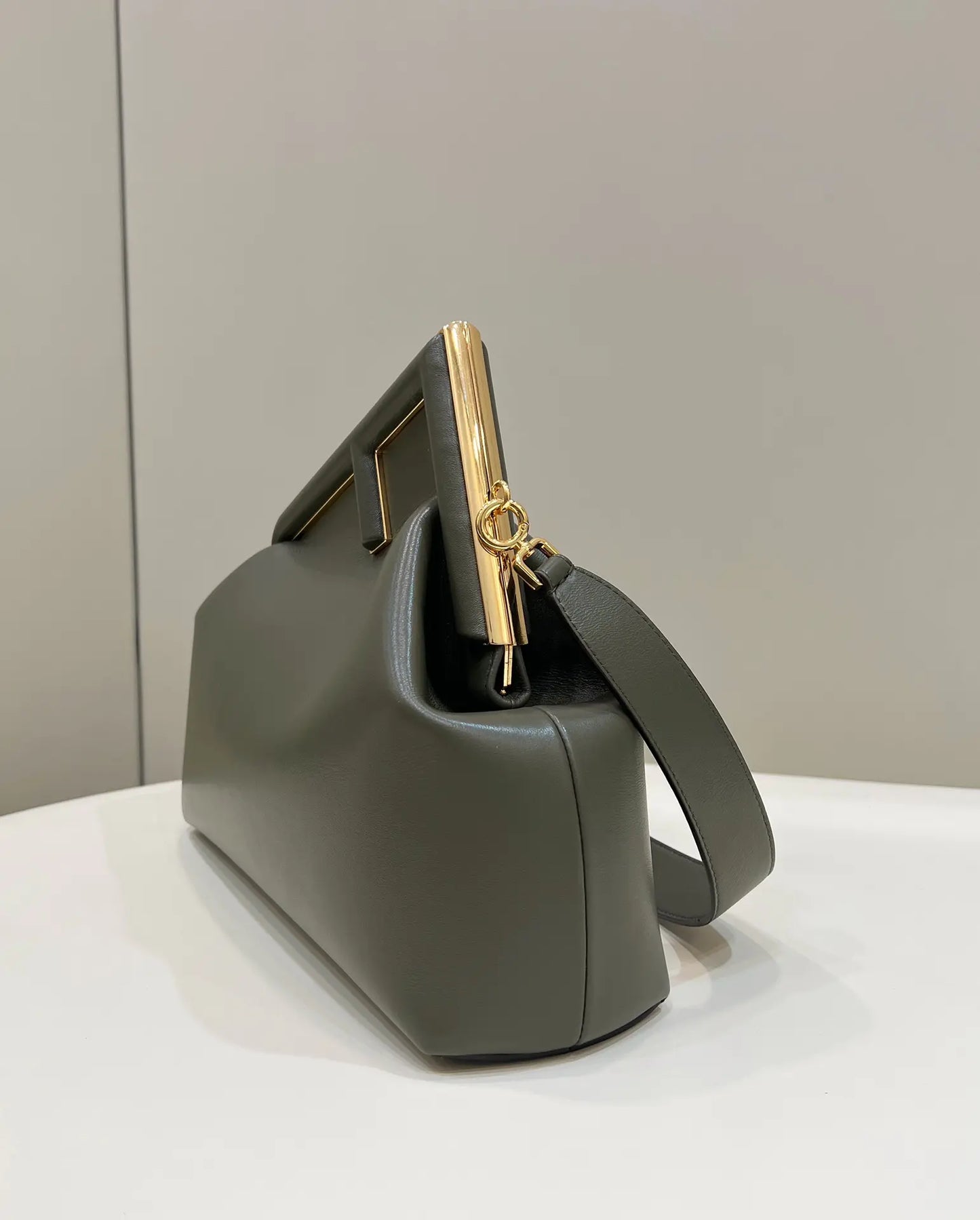 フェンディ ファースト ミディアム ダークグリーン レザーバッグ