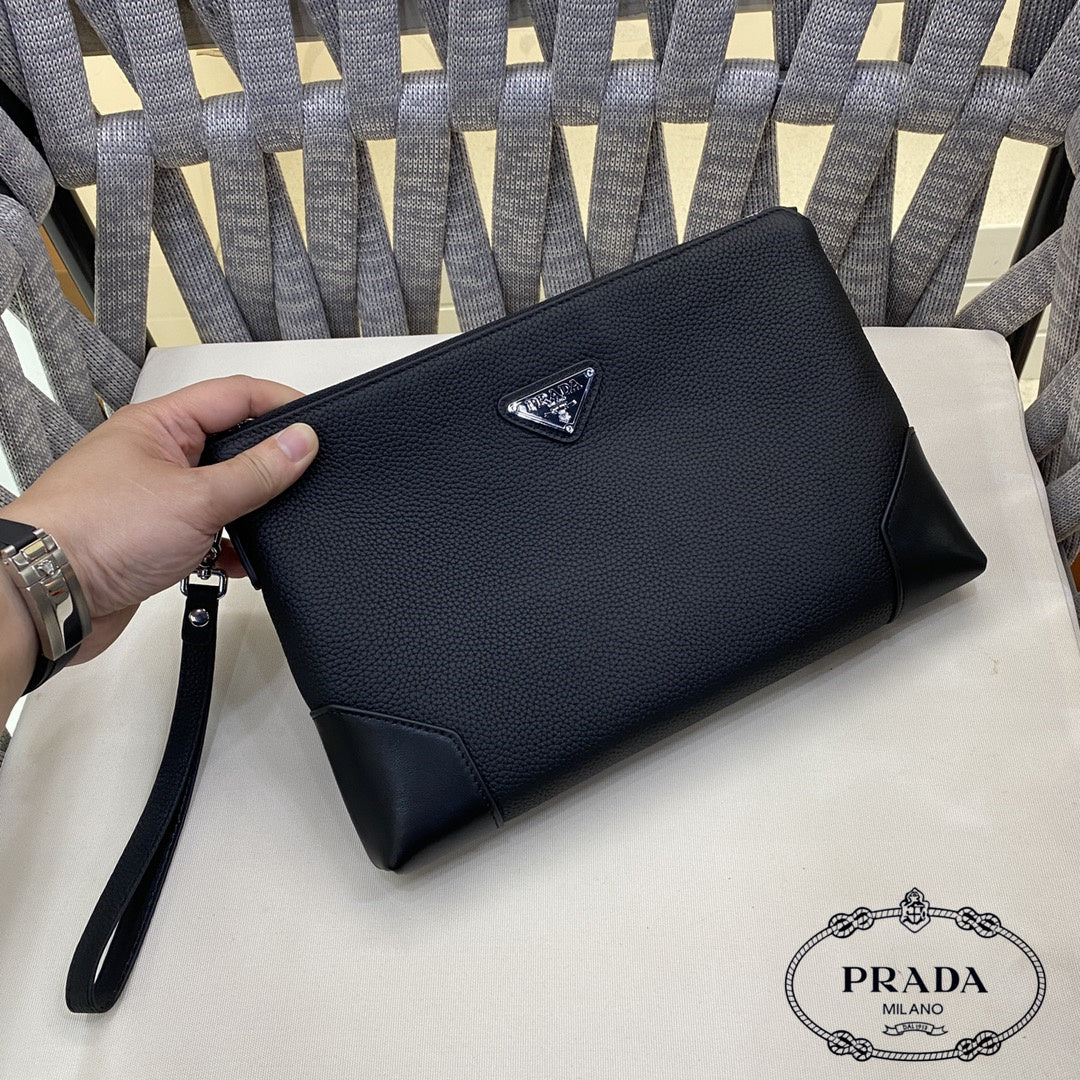 【PRADA 公式旗艦店】プラダ クラッチバッグ当日出荷 好評に付き再入荷！19*29*3CM