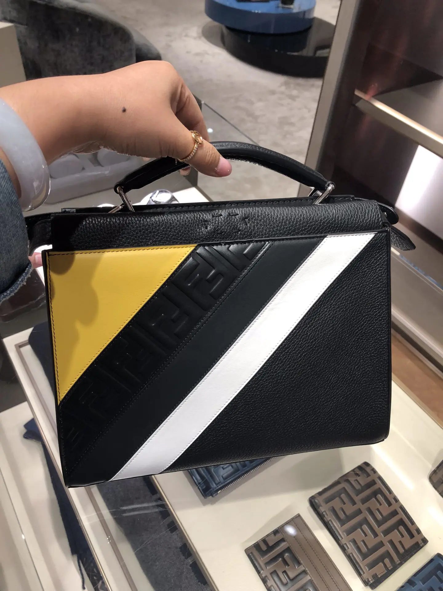 フェンディ オロック ジッパー