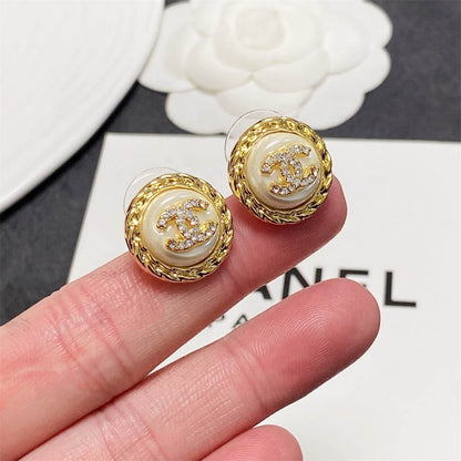シャネル ミディアム アンティークゴールド ダブルC スタッド イヤリング（ダイヤモンド付き）