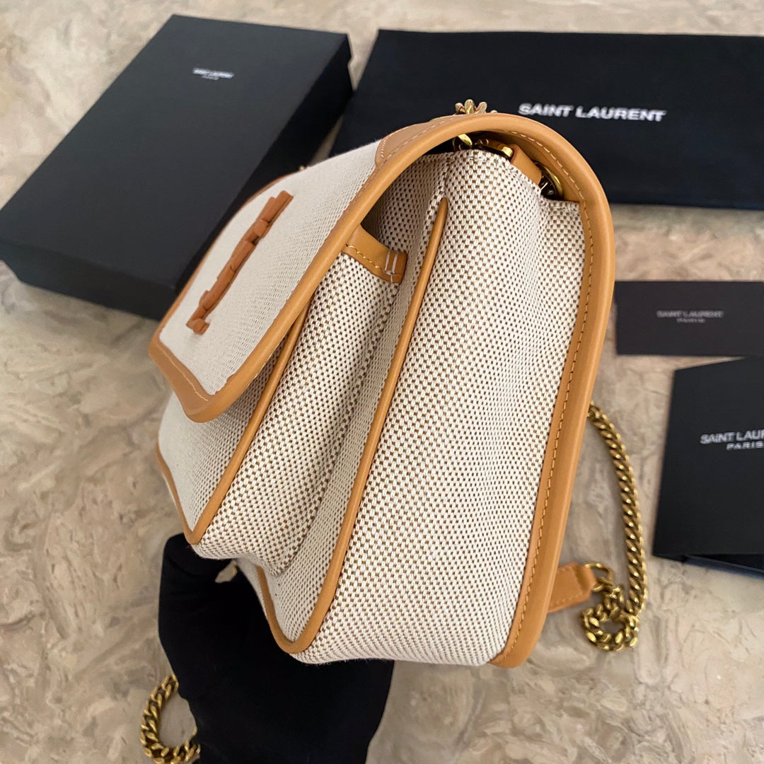 スムースレザーのKAIAビッグサッチェル