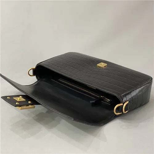 フェンディの象徴的なバゲットバッグ