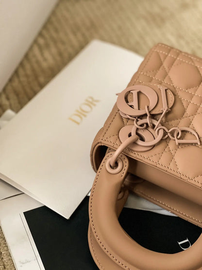 クリスチャン・ディオール ミディアム レディ ディオール バッグ