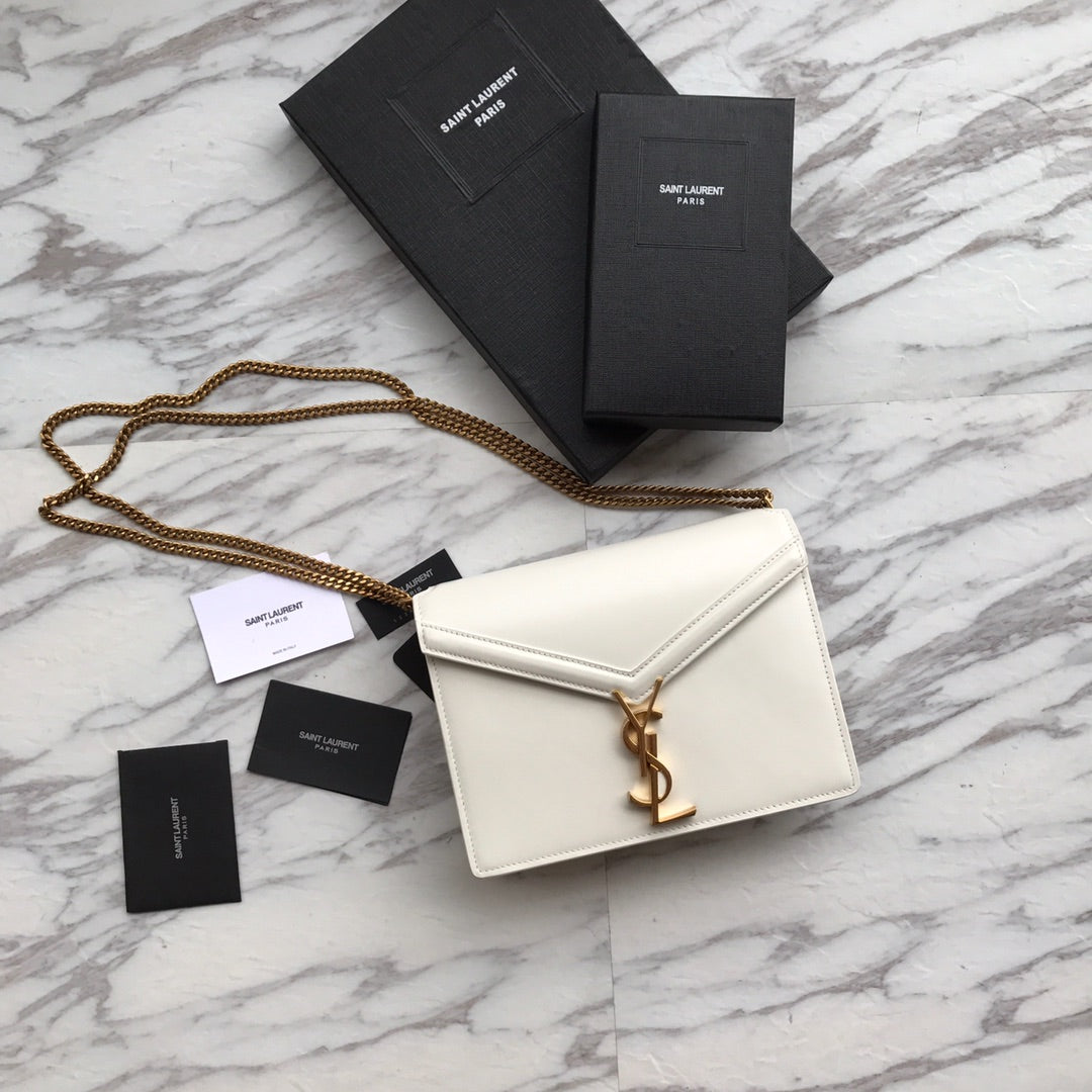 カサンドラ モノグラム クラスプバッグ（オーストリッチ）