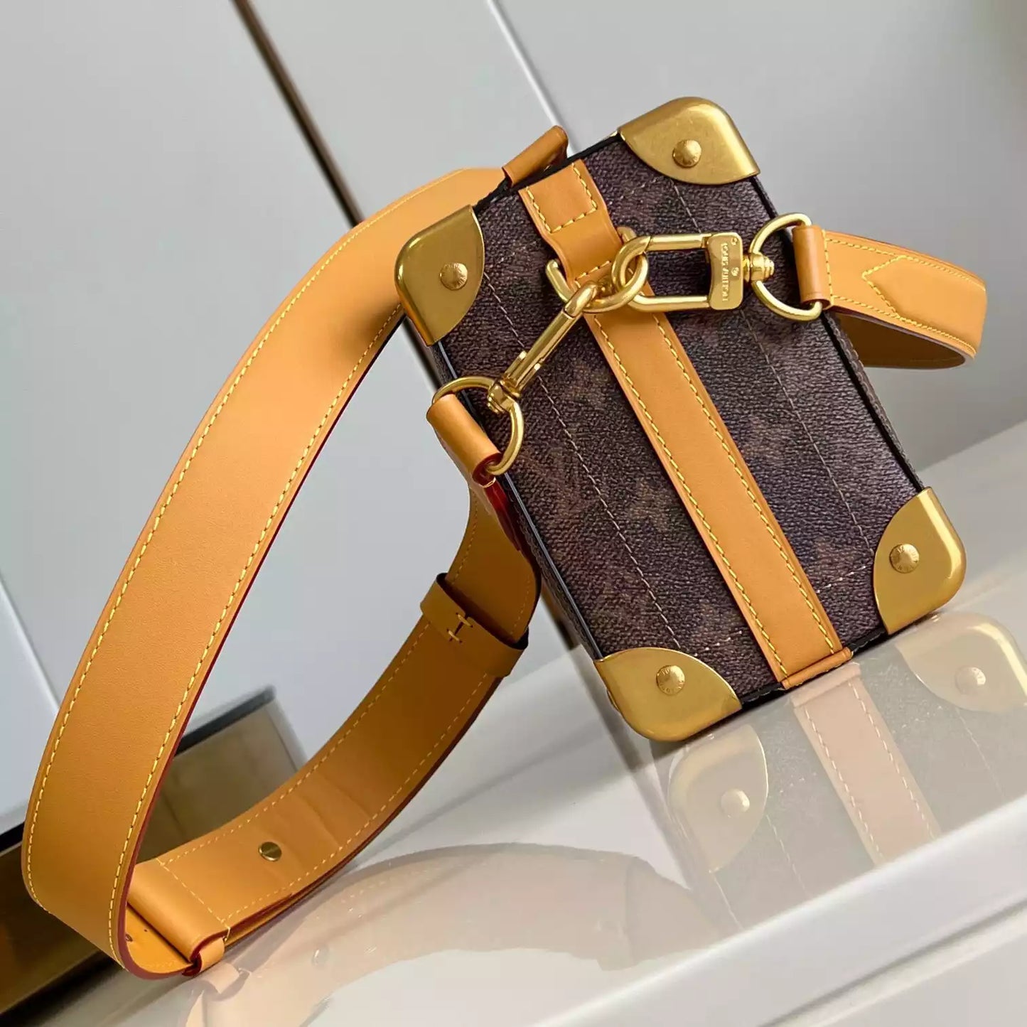 ソウルトランク イーストウエスト モノグラム ダストキャンバス M11536 – LW440