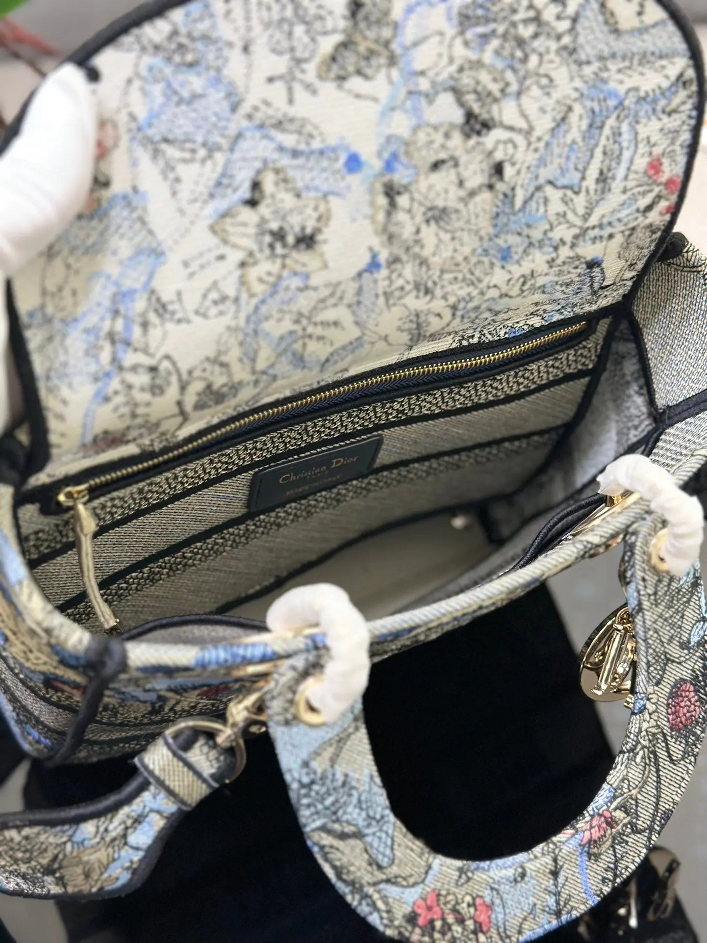 クリスチャン ディオール ミディアム レディ D ライト バッグ