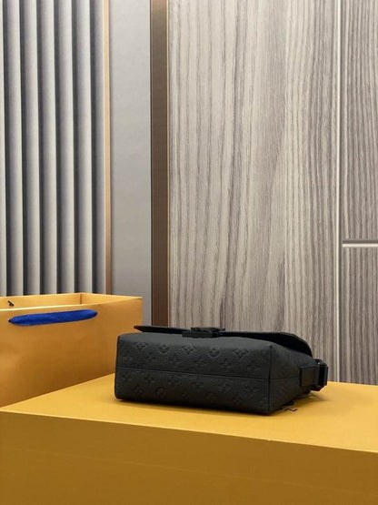 ルイ・ヴィトン S-ケープ メッセンジャー ブラックバッグ – LW136