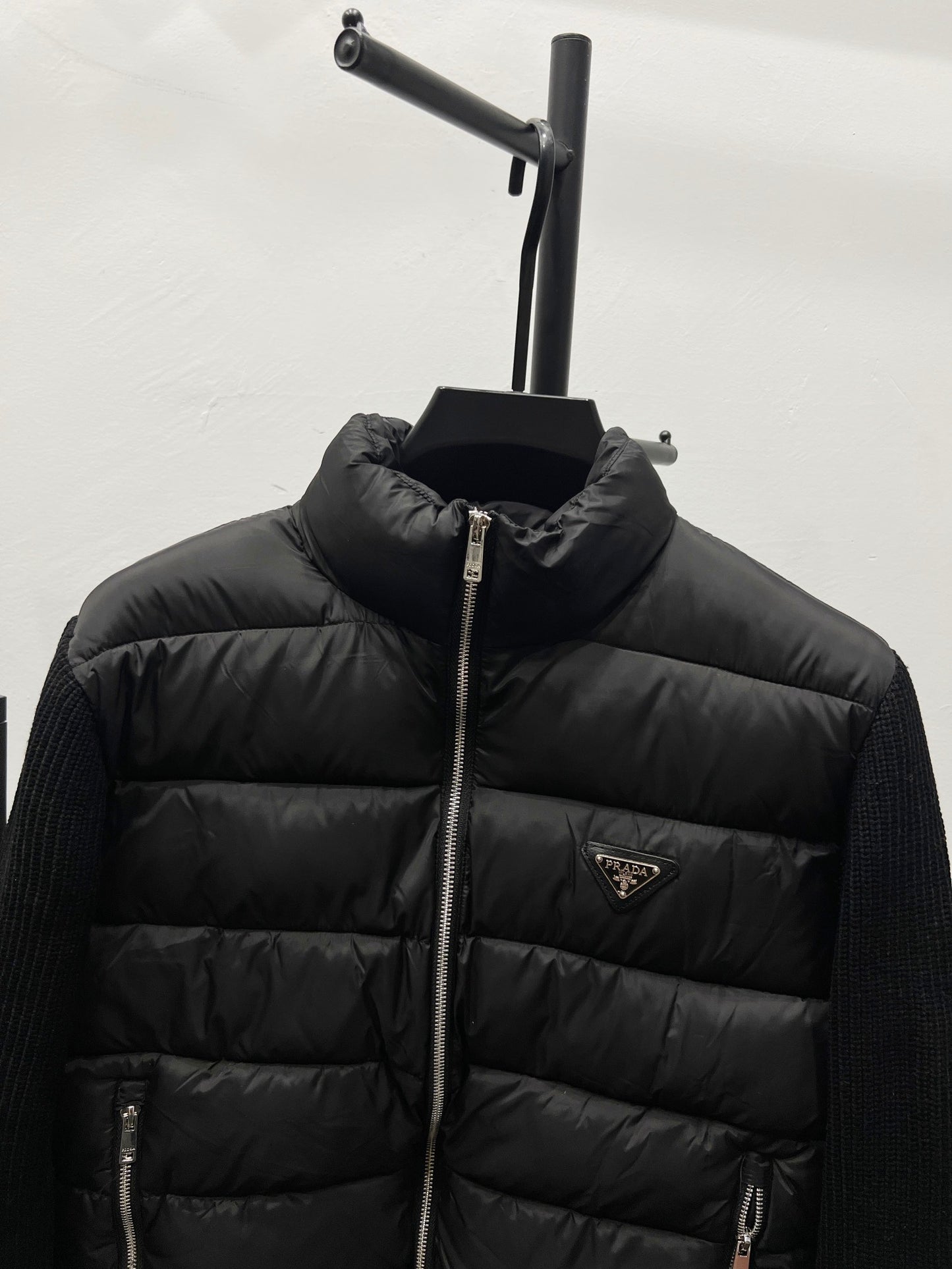 【PRADA旗艦店】ダウンジャケット、ご好評に付き再入荷！