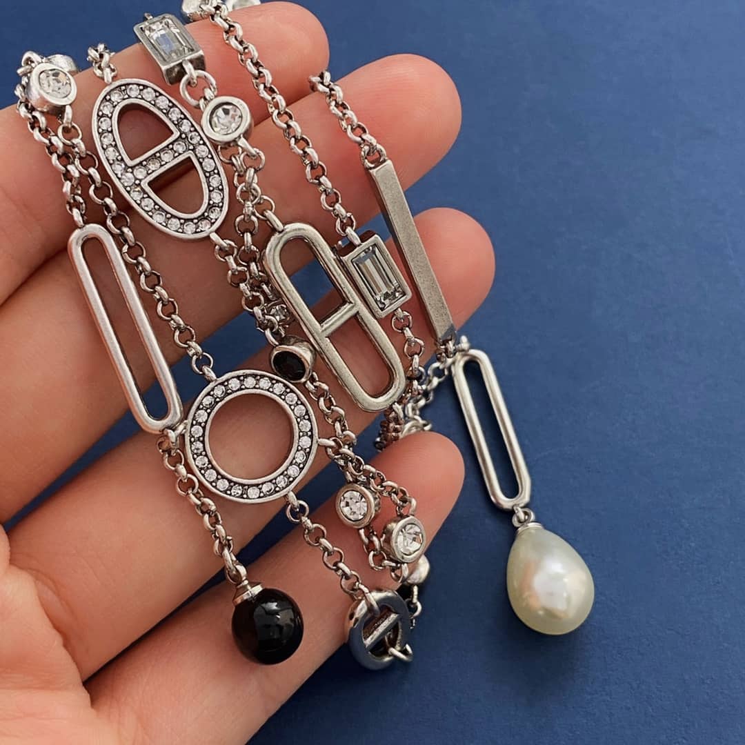 エルメスのロゴネックレスの偽物