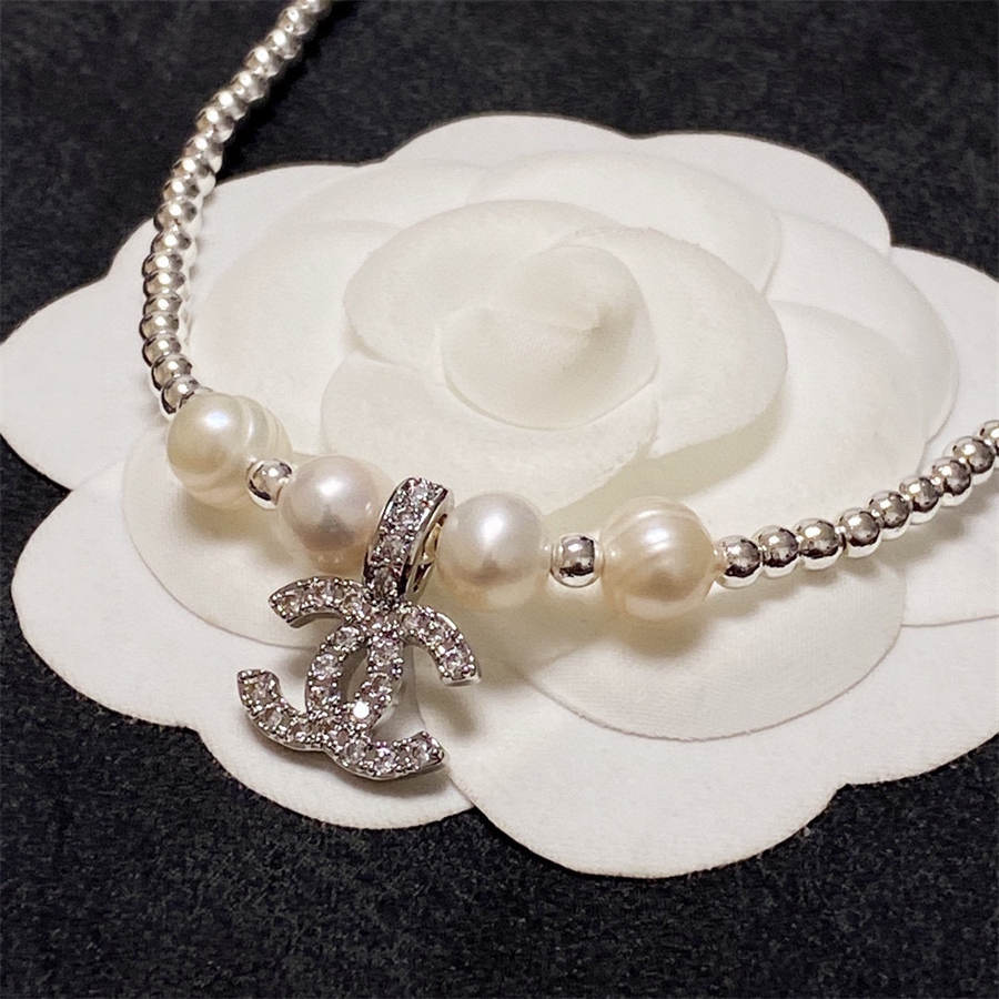 シャネルの天然淡水パールネックレス