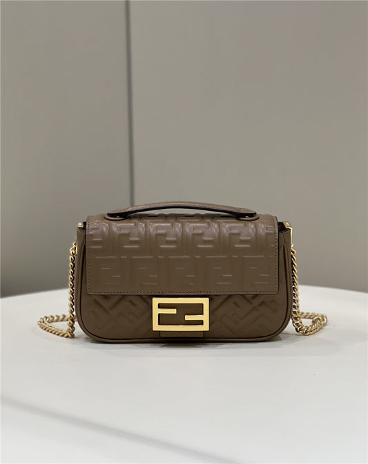 フェンディ クラシック エンボス加工 バゲットバッグ