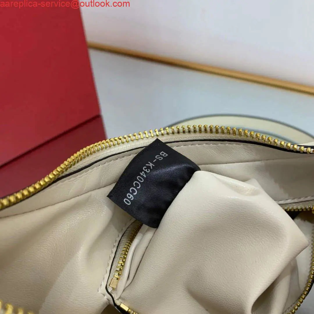 ヴァレンティノ WB0K69EIM スタッドサイン カーフスキン ホーボーバッグ ライトアイボリー