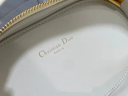 クリスチャン・ディオール シグネチャー オーバル カメラバッグ