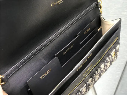 ディオールのチェーンバッグ