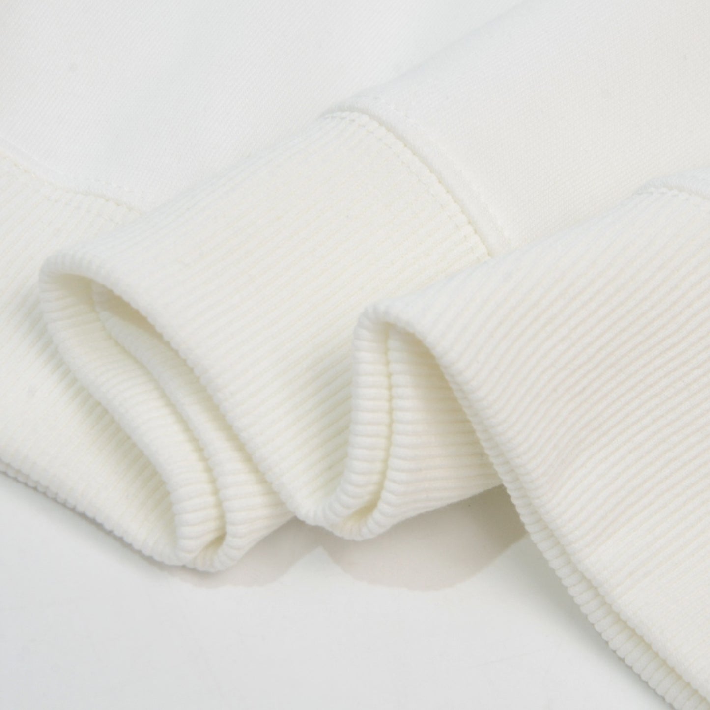 【 PRADA 旗艦店】ご好評に付き再入荷！！