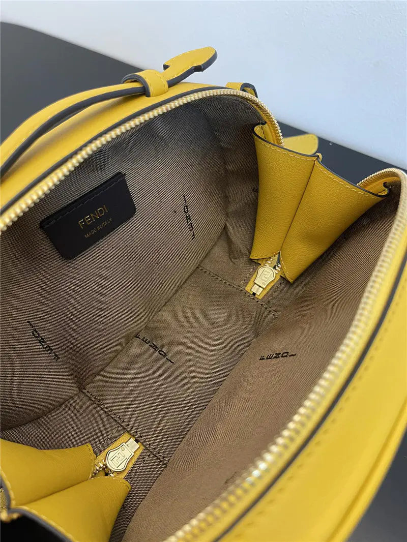 フェンディ ロゴ スエード カメラバッグ