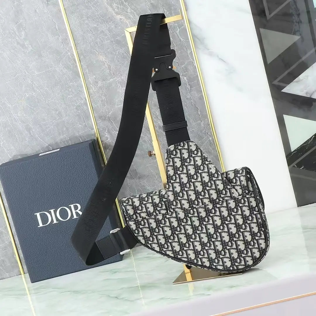 ディオール メンズ サドルバッグ
