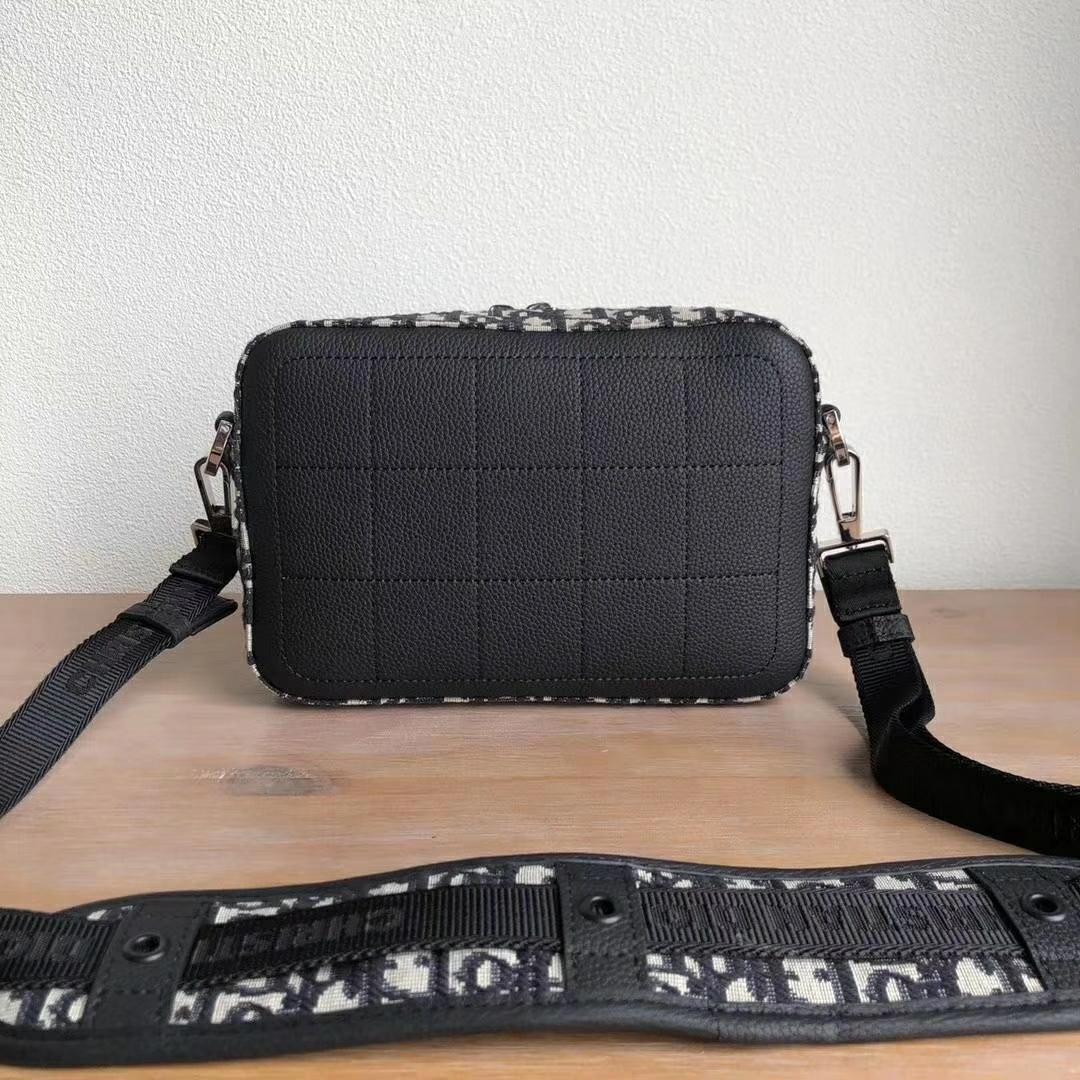 ディオール サファリ メッセンジャーバッグ ベージュ＆ブラック ディオール オブリーク ジャカード – DIO001