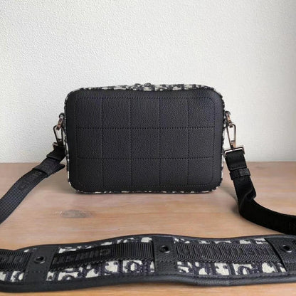 ディオール サファリ メッセンジャーバッグ ベージュ＆ブラック ディオール オブリーク ジャカード – DIO001